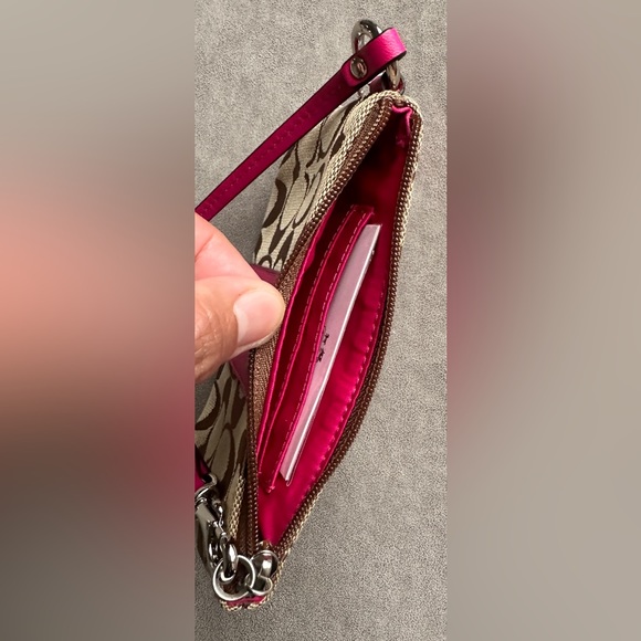 ❌SOLD❌NWT- Coach Legacy Signature Wristlet- Khaki with Fuchsia accents - Picture 4 of 5
